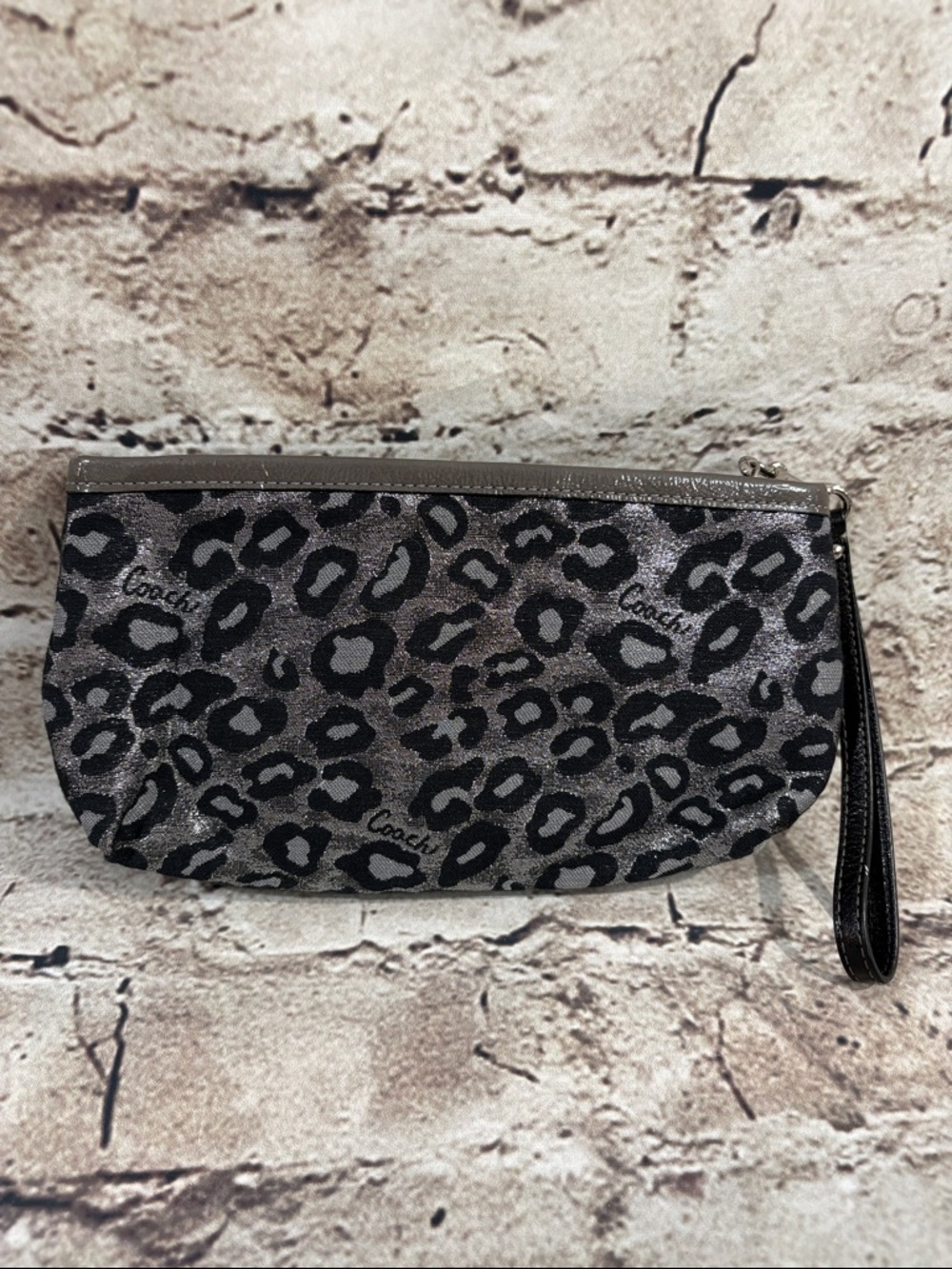 Early 2000s Coach Metallic Gray Leopard Print Wristlet/ Clutch - Picture 5 of 13